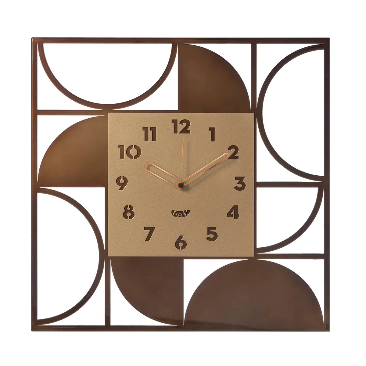 L'Orologio da parete in metallo Glam moderno e minimalista. Dimensioni: 50 x 50H cm Alimentazione: Batteria tipo AA (inclusa) Prodotto in Italia. In negozio e online su tuttochic.live