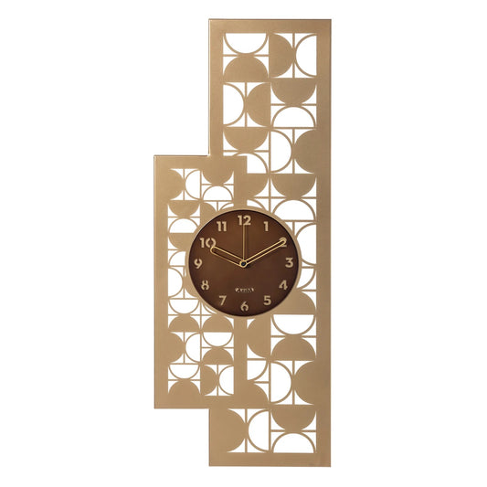 Orologio da parete Vogue di Arti e Mestieri. Realizzato in metallo con una struttura decorata con eleganti forme geometriche traforate. Dimensioni: 34,5 x 90H cm. In negozio e online su tuttochic.live