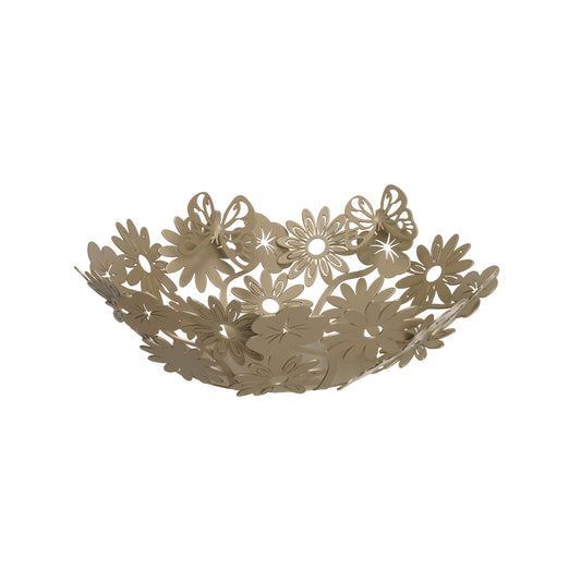 Ispirato alla natura e alla Primavera, il centro tavola piccolo Margherite con le sue farfalle ed i suoi tipici fiori primaverili in ferro è l’elemento perfetto per decorare una tavola vuota, in maniera allegra ed originale! Dimensioni: diametro 32 x 8H cm Materiale: metallo. In negozio e online su tuttochic.live