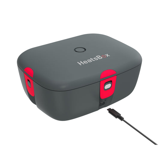 Riscaldare, cucinare, mantenere al caldo: il lunchbox riscaldante ed alimentato a batteria HeatsBox Go riscalda, grazie al riscaldamento speciale del fondo, i vostri piatti in soli 15-25 minuti. In negozio e online su tuttochic.live