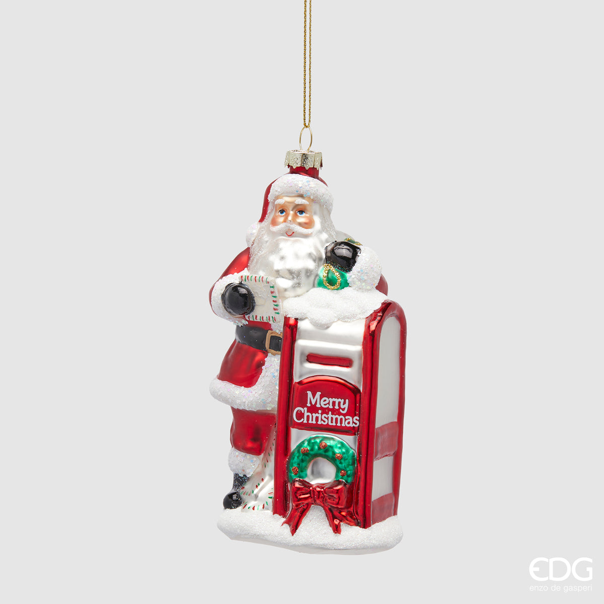 Addobbo Babbo Natale con cassetta postale realizzato in vetro di colore bianco e rosso. Dimensioni: cm 14 h. In negozio e online su tuttochic.live