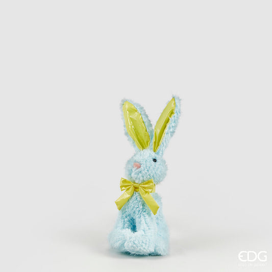 Coniglietto di peluche EDG design, morbido al tatto e disponibile in due colori: Verde chiaro e Azzurro chiaro Dimensioni: cm 15 x 11 x h 28. In negozio e online su tuttochic.live