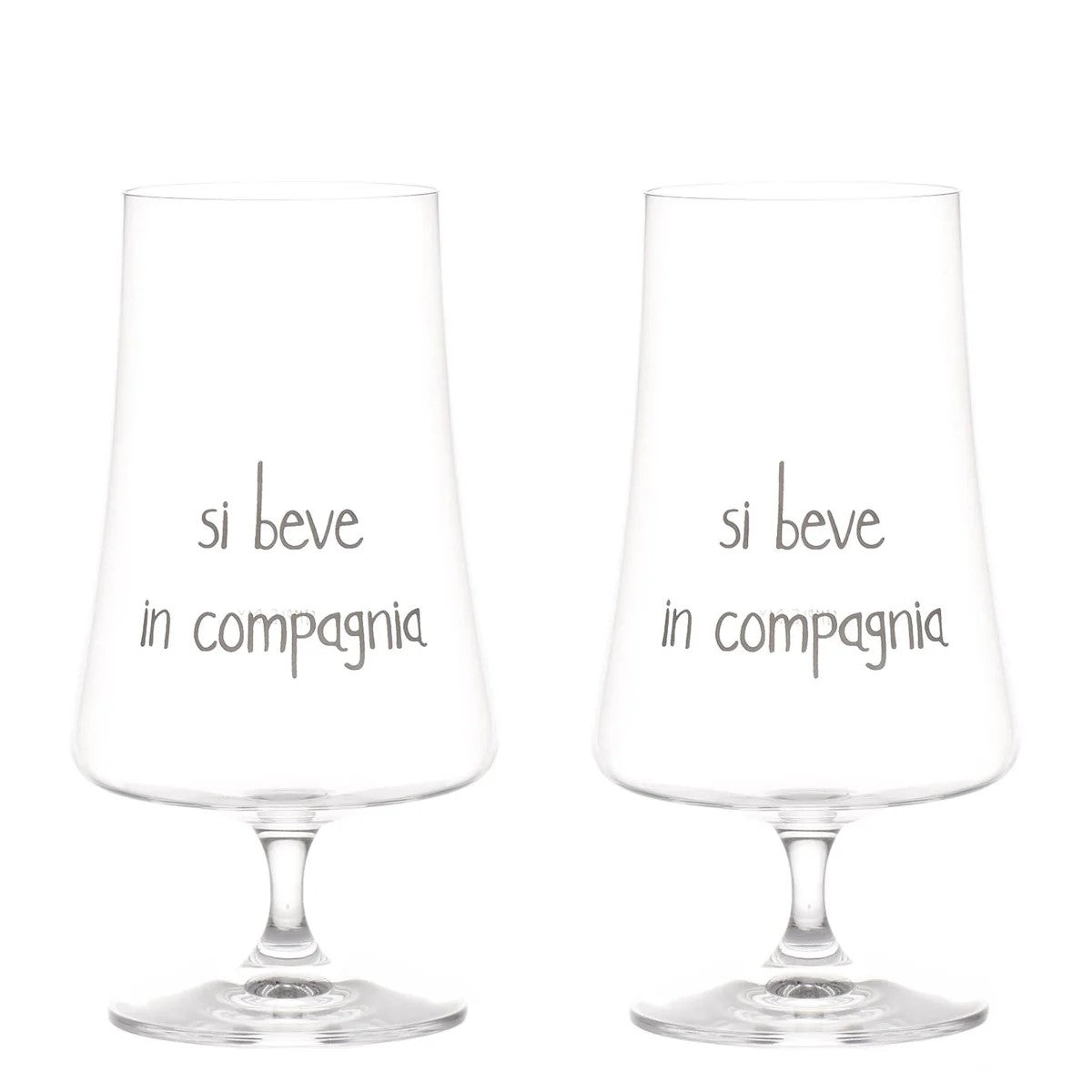 Due calici da birra realizzati in vetro di alta qualità, garantiscono una perfetta esperienza di degustazione. 550 ml. In negozio e online su tuttochic.live