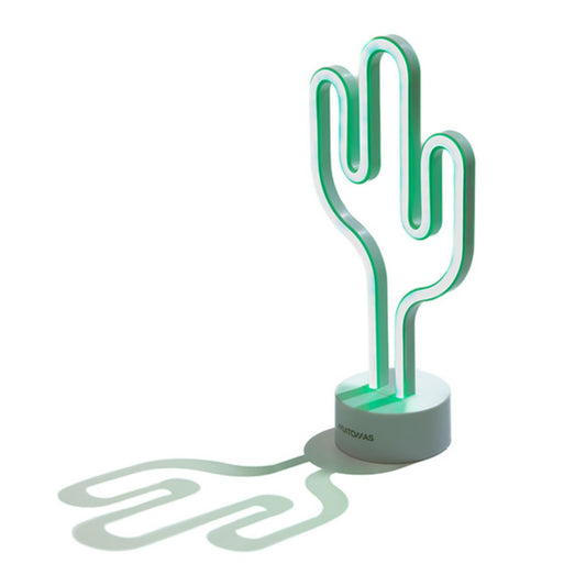 Illumina il tuo spazio con la lampada neon da tavolo Cactus! Funziona con 3 batterie stilo Peso: 193 g Dimensioni: cm 14,5 x 8,5 x 29,5. In negozio e online su tuttochic.live