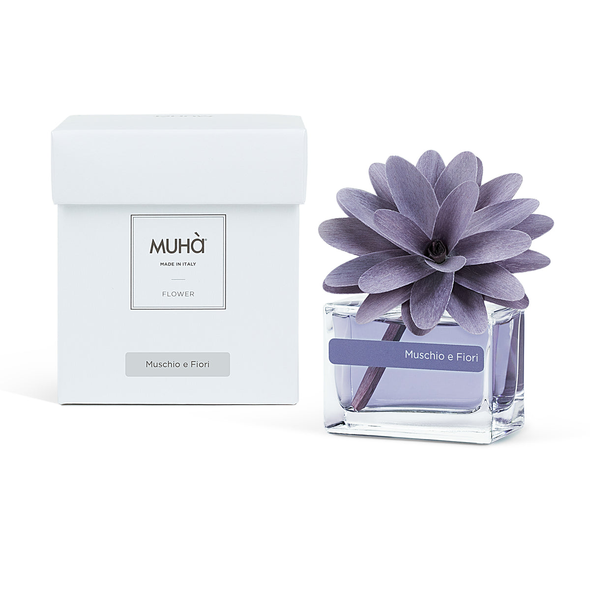 Profumatore d'ambiente con fiore in legno colorato, bottiglia in vetro rettangolare con 30 ml di fragranza. In negozio e online su tuttochic.live