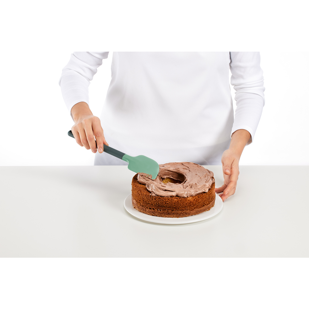 Spatola in silicone per mescolare e preparare impasti dolci o salati. Dimensioni: cm 6 x 11,2 Lavabile in lavastoviglie. In negozio e online su tuttochic.live