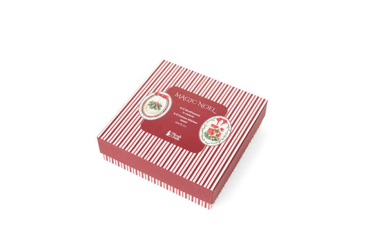 Set regalo natalizio Magic Noel di Nuvole di Stoffa in scatola rigida a righe bianche e rosse, contenente due strofinacci in cotone, uno a righe e uno bianco con piccole stelle rosse, Tutto Chic.