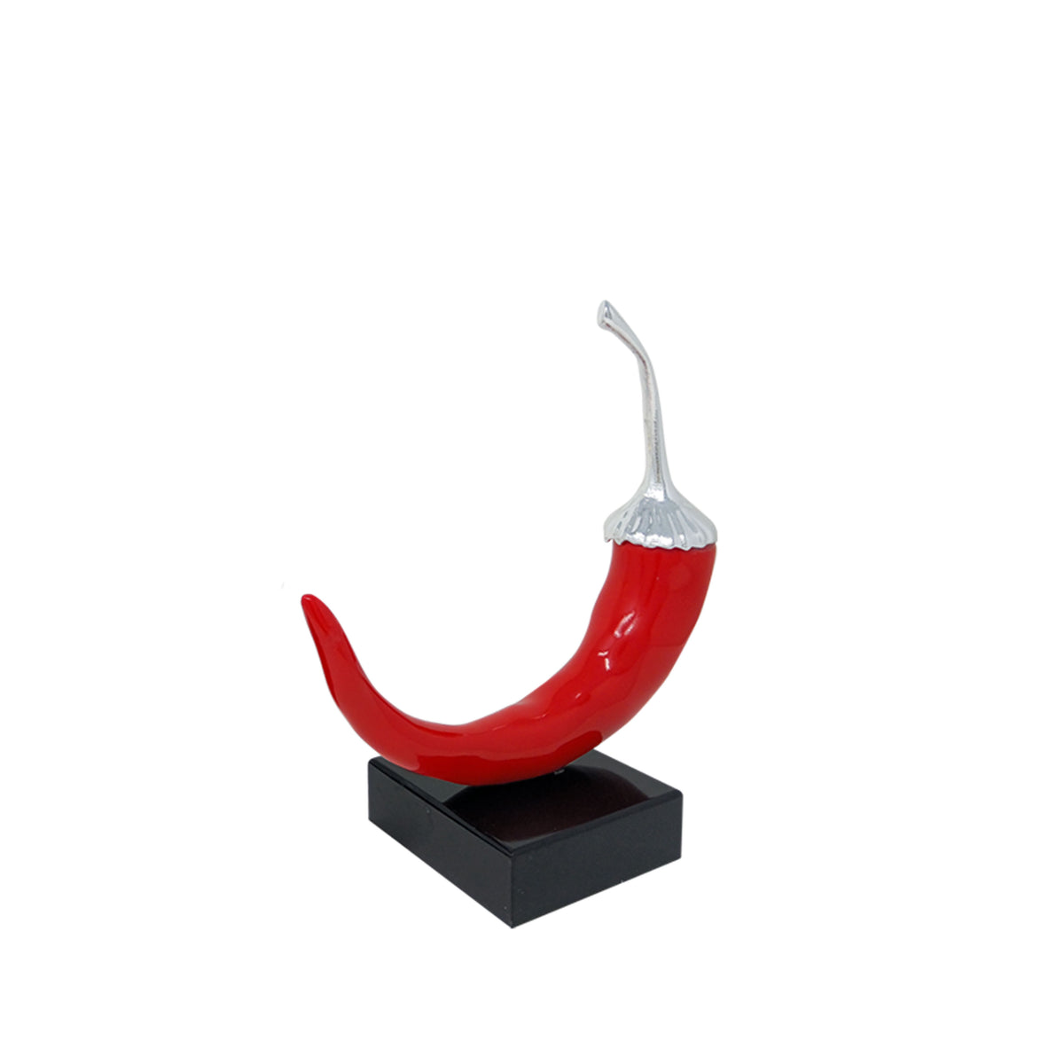 Peperoncino è una scultura moderna artigianale realizzata in resina di qualità, tutta Made in Italy. Questa fantastica opera d'arte rappresenta uno dei più classici portafortuna della tradizione italiana in una veste nuova e moderna. Dimensioni: cm 19 x 9 x 21 h - Peso: gr. 480. In negozio e online su tuttochic.live