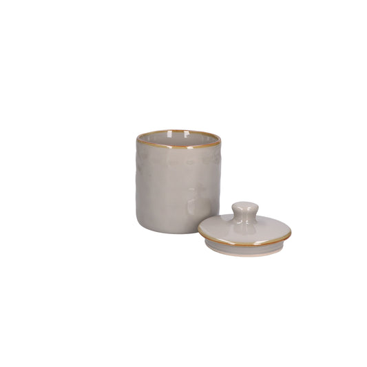 Contenitore barattolo ermetico in gres porcellanato di colore grigio perla. Dimensioni: cm Ø 10,7 x 14,5 h - 600 ml Concerto, con le sue tonalità iconiche e forme materiche, arriva anche in cucina grazie alla nuova collezione di Barattoli. Oggetti funzionali dal sapore contemporaneo. In negozio e online su tuttochic.live