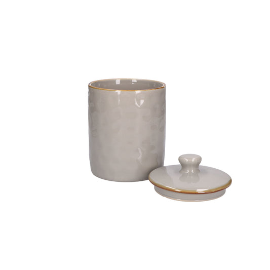 Contenitore barattolo in gres porcellanato di colore grigio perla. Dimensioni e capacità: 1100 ml Concerto, con le sue tonalità iconiche e forme materiche, arriva anche in cucina grazie alla nuova collezione di Barattoli. Oggetti funzionali dal sapore contemporaneo. In negozio e online su tuttochic.live