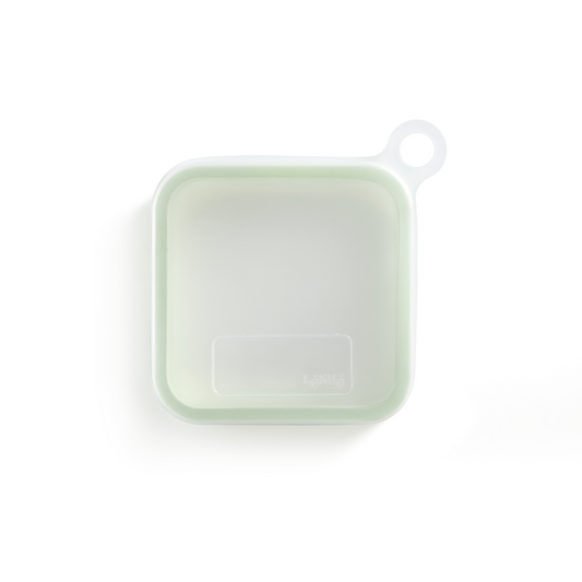 Involucro riutilizzabile per una conservazione dei panini facile ed ecologica. Lavabile in lavastoviglie - Resiste fino a 220° C e a -60°C Dimensioni: cm 18,1 x 18,1 x h 2,5 - Peso 171 gr. In negozio e online su tuttochic.live