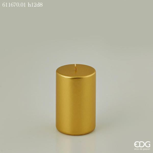 Candela cilindrica modello moccolo firmata EDG Enzo De Gasperi, color oro metallizzato satinato con spigoli superiori arrotondati.
