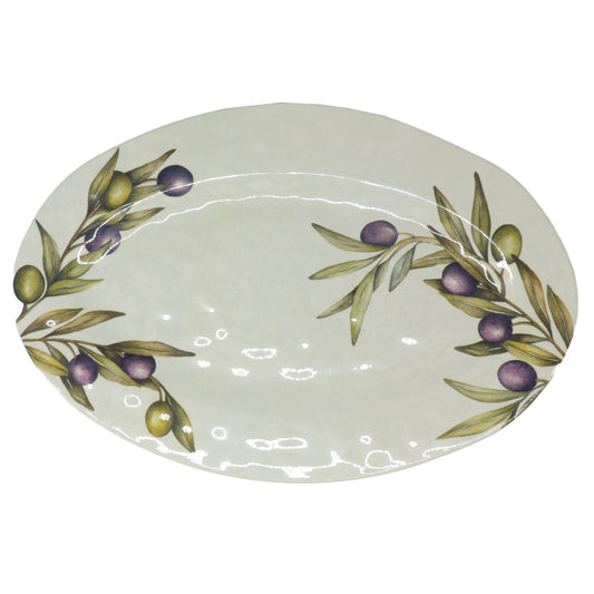 Vassoio ovale in melamina con decoro di foglie e frutti d'ulivo. La melamina, un materiale resistente, leggero, altamente igienico e di facile manutenzione. Dimensioni singolo piatto: cm Ø 45 x 30 x h 2. Lavabile in lavastoviglie. Non Utilizzabile in microonde e in forno tradizionale. In negozio e online su tuttochic.live
