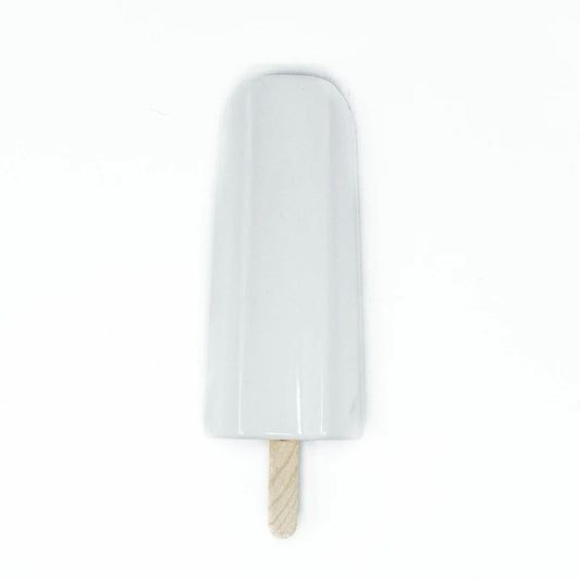 Gli umidificatori da termosifone “Ghiacciolo” pensati per essere appesi ai termosifoni di ogni stanza e possono essere lasciati lì tutto l’anno come elemento decorativo. Peso: 400 gr Dimensioni: 29 x 9 x 5 cm Utilizzo: umidificatore per termosifone, decorazione da parete. In negozio e online su tuttochic.live