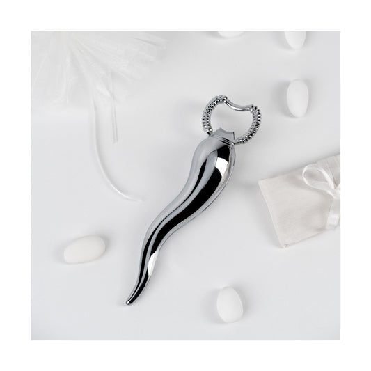 C-Hornetto. Un apribottiglie dal design altamente simbolico, icona di buon auspicio, ma anche di fertilità , virilità e forza fisica. Un oggetto inusuale, un'idea regalo insolita e spiritosa. Realizzato in zama, colore acciaio. Dimensioni: 16 x 4 cm. Si consiglia di lavare a mano. In negozio e online su tutttochic.it