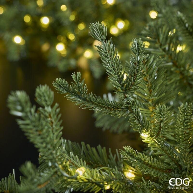Dettaglio macro dei rami in PE Real Touch del festone natalizio Pino Lucciole di EDG Enzo De Gasperi con micro luci LED calde brillanti.