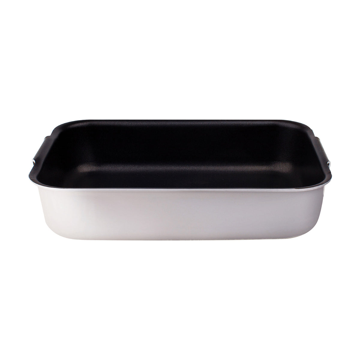 Rostiera rettangolare in alluminio 3mm antiaderente con 2 maniglie snodate in acciaio Inox. Manicatura in acciaio Inox Nikel free. Dimensioni interne: cm 30 x 22 - esterne 33 x 24 x 7h Ideale per Brasare, stufare, arrostire e cuocere al forno e sul gas. In negozio e online su tuttochic.live