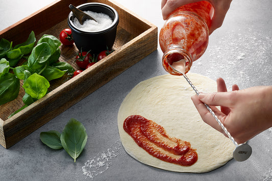 SPONI con il manico extra lungo mescola e miscela frullati, milkshake, frozen yogurt, tè freddi, coppe gelato, specialità di caffè, cocktail di frutta o deliziosi long drink ed è semplicemente imbattibile quando si spalma completamente, per svuotare completamente le bottiglie. In negozio e online su tuttochic.live