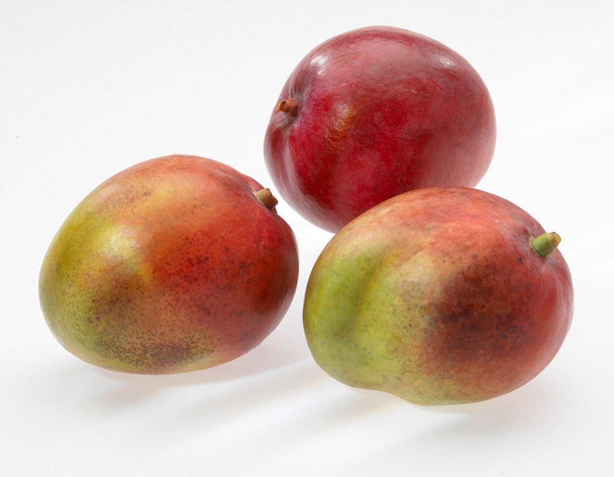 Dividere i mango ora è facile. Questo delizioso frutto dolce e succoso ora può essere detorsolato senza sforzo. Con un leggero movimento di pressatura si toglie il torsolo e si taglia il mango in due metà. Dimensioni: L 19,6 cm, L 13,2 cm, H 5,2 cm lavabile in lavastoviglie. In negozio e online su tuttochic.live