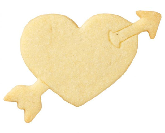 Tagliabiscotti Cuore con Freccia, con goffratura interna, in acciaio inox 8 cm, lavabile in lavastoviglie. I nostri tagliabiscotti possono essere utilizzati anche per pane, burro, formaggio, salsiccia, frutta... In questo modo puoi potenziare ogni buffet e ogni pausa pranzo. In negozio e online su tuttochic.live