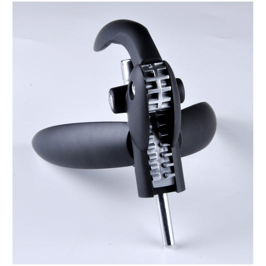 Cavatappi automatico a leva in metallo e plastica di colore nero. Include nella confezione un vite senzafine di ricambio e un tagliacapsule. Dimensioni: cm 23,5 x 19,5 x 7. In negozio e online su tuttochic.live