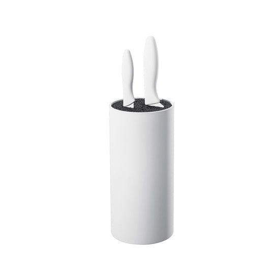 Ceppo portacoltelli di design di Zassenhaus ha un inserto di setole mobile invece di incavi rigidi. Può contenere coltelli con una lunghezza della lama fino a 20 cm. (Coltelli non inclusi) Dimensioni: Ø cm 11 x 22 h Peso: 1,175 kg Materiale: plastica. In negozio e online su tuttochic.live