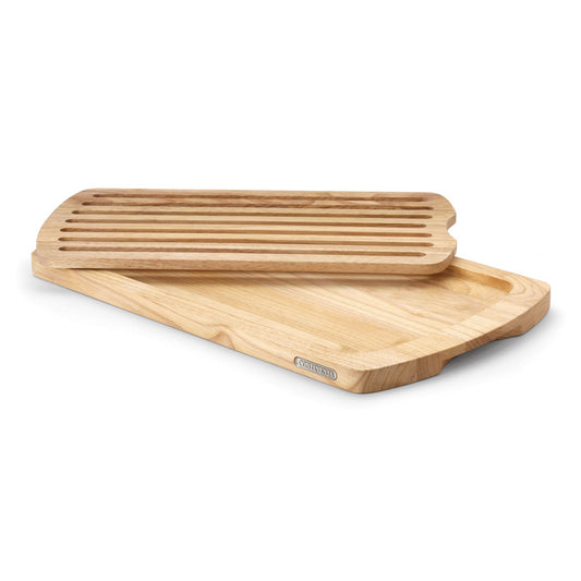 Ampio tagliere dalla forma classica con piedini antiscivolo. Igienico e di facile da pulire, grazie all'inserto rimovibile. Pulirlo solo con un panno umido. Non metterlo a bagno. Non adatto per lavastoviglie. Dimensioni: cm 42 x 27,5 x 2. In negozio e online su tuttochic.live