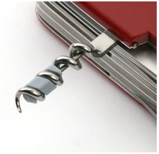 Questo mini cacciavite è l'accessorio ideale per tutti i multiuso provvisti di cavatappi. Entra con facilità nel cavatappi per essere riposto al sicuro: così avrai sempre un piccolo aiutante per fare piccole riparazioni mentre sei in giro. Altezza 7 mm Lunghezza 29 mm Peso 0.7 gr. In negozio e online su tuttochic.live
