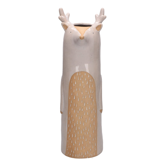 Vaso in ceramica bianca e beige a forma di Cervo. Dimensioni: cm Ø 10 x h 34. Ogni pezzo di questa collezione è stato realizzato a mano che ne determinano l'originalità. Differenze di colore, irregolarità ed imperfezioni non sono da considerarsi difetti. In negozio e online su tuttochic.live