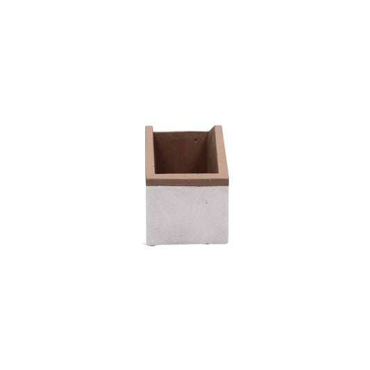 Cachepot a forma di casetta in resina cementizia decorata. Dimensioni: cm 20 x 8 x 10 h. In negozio e online su tuttochic.live