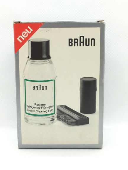 Set per la pulizia della testina radente dei rasoi Braun.La confezione contiene: 100 ml di alcool etilico e propilico 1 spazzola 1 contenitore con coperchio. In negozio e online su tuttochic.live