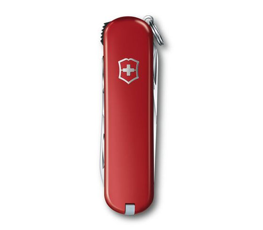 Multiuso piccolo con taglia unghie. Proprio come ogni multiuso Victorinox, il compatto NailClip 580 ti seguirà ovunque, sia quando esplori la natura selvaggia sia quando affronti la tua giornata in città. In negozio e online su tuttochic.live