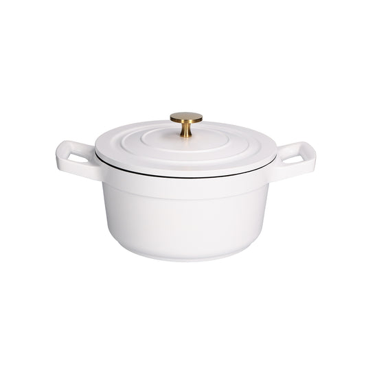Casseruola bassa con coperchio in alluminio antiaderente con fondo esterno di colore bianco e interno di colore nero, pomolo di colore oro. diametro cm 20, altezza (casseruola senza coperchio) cm 10,5. Adatta su tutte le fonti di calore. Lavabile in lavastoviglie. In negozio e online su tuttochic.live