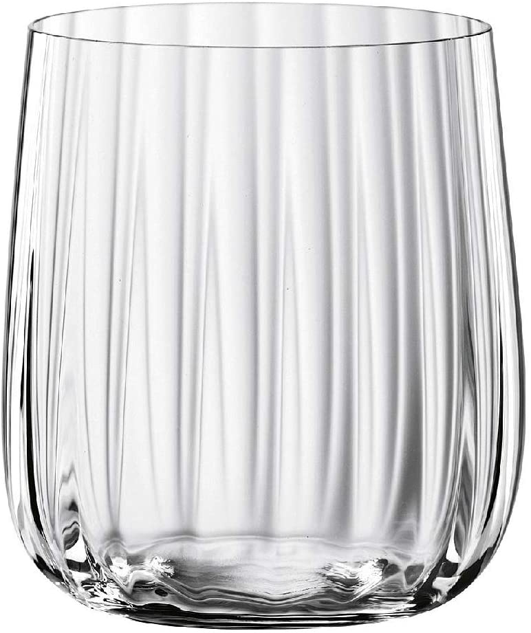 Set di 4 bicchieri tumbler in vetro cristallino lavorato. Dimensioni: mm 83 x 90 h - Capacità: 340 ml Lavabile in lavastoviglie. In negozio e online su tuttochic.live