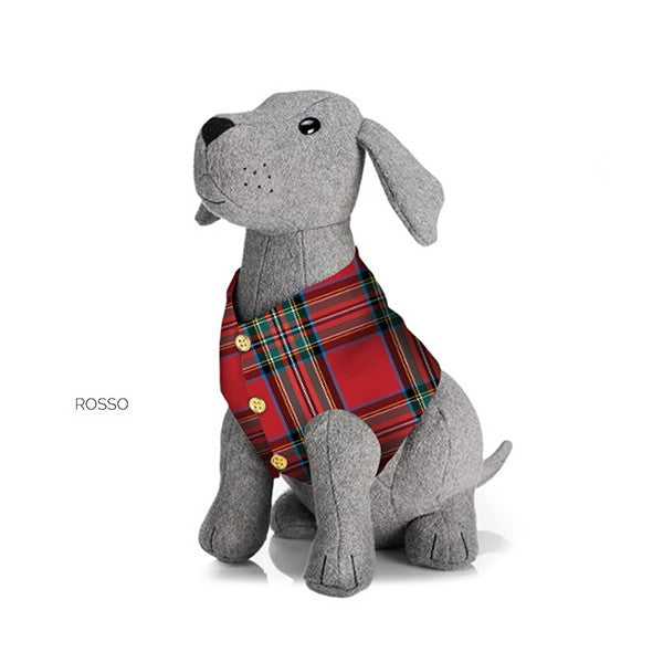 Fermaporta a forma di cagnolino in poliestere di colore grigio e gilè di colore tartan rosso scozzese. Dimensioni: cm 18 x 25 x 25h. In negozio e online su tuttochic.live