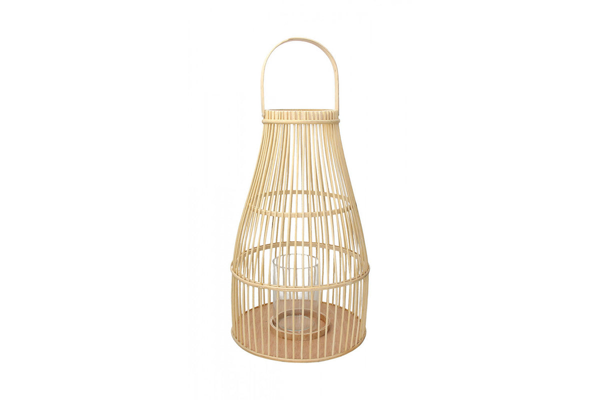 Lanterna in Rattan naturale cm. 30 x 48. I vostri ambienti possono essere enfatizzati dalle lanterne in rattan, per un tocco etnico e raffinato. Scopri le candele e le luci da abbinare. In negozio e online su tuttochic.live