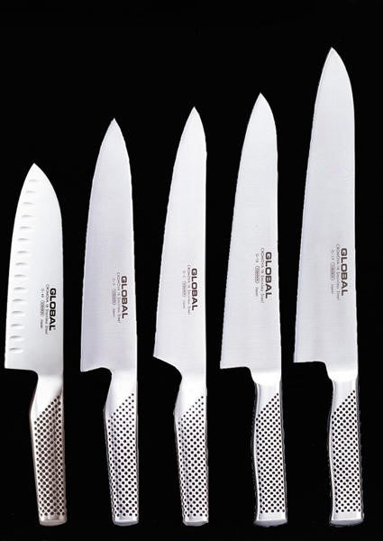 Proseguendo nella tradizione delle spade dei Samurai ancora oggi i migliori artigiani giapponesi creano i prestigiosi coltelli Global. I primi coltelli Global vennero progettati nel 1985 da Komin Yamada. In negozio e online su tuttochic.live