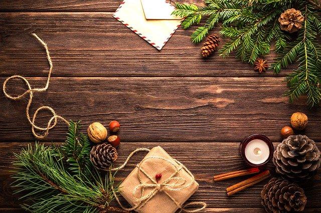 Vivi appieno l'atmosfera Natalizia e riscopri tutta la magia del Natale con i prodotti in vendita su tuttochic.live.  Cerca nelle collezioni. Palle, puntali e decorazioni per albero. Luci di Natale. Oggettistica natalizia. 