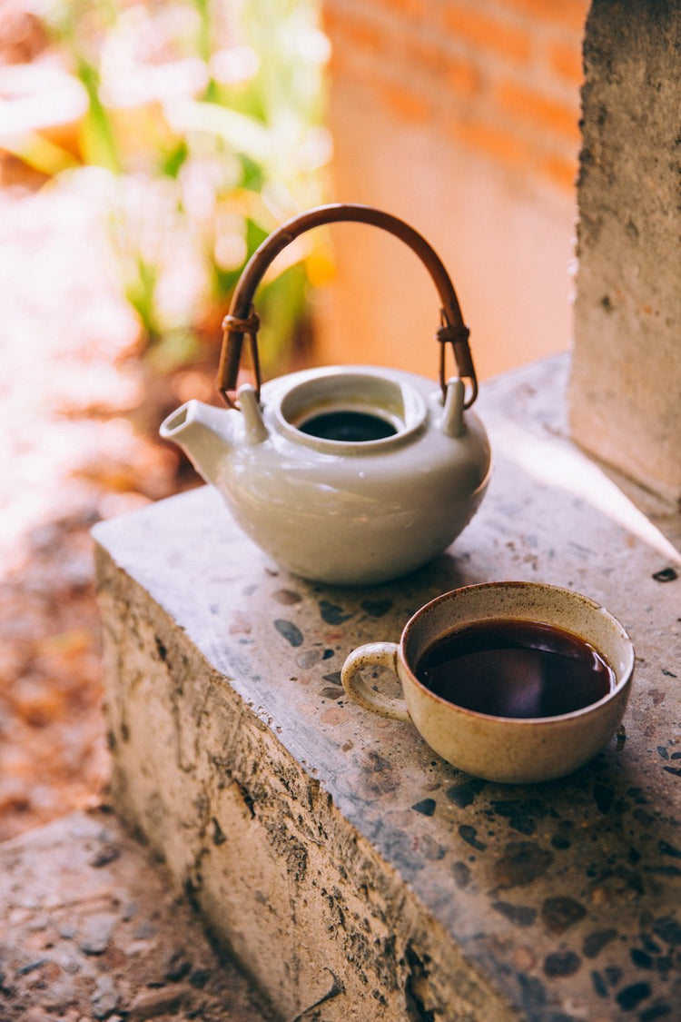Ogni tè, come ogni caffè, hanno bisogno di una buona tazza! Prepara bene la tavola, non cadere vittima della routine e della fretta, ritagliati il tempo necessario per goderti questo momento importante. 