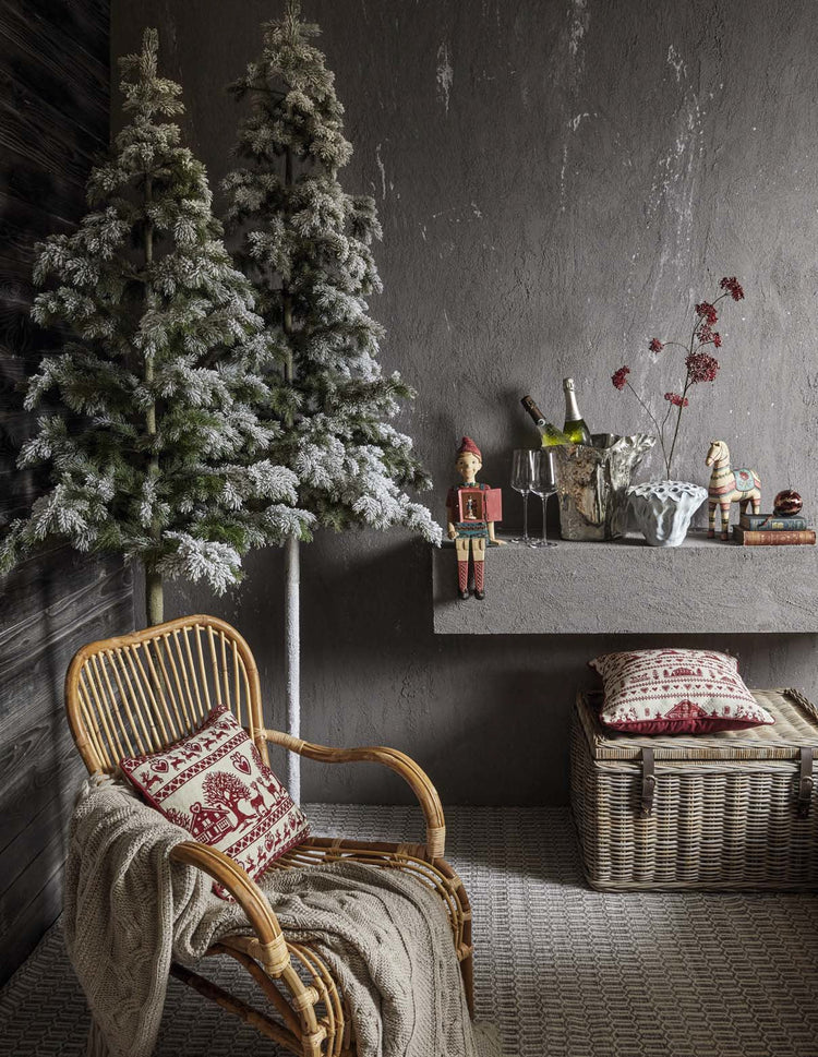 Per chi sogna un Natale da cartolina, la collezione di alberi innevati firmata Enzo De Gasperi è la scelta perfetta. In negozio e online su tuttochic.live