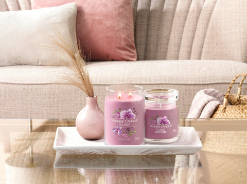 Le nuove candele realizzate con stoppini in fibra naturale e un mix di altissima qualità di cera di soia il quale fornisce una stupenda fragranza a lunga durata e una meravigliosa atmosfera. In negozio e online su tuttochic.live