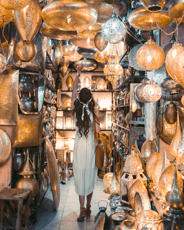Lampade che creano atmosfera ai tuoi ambienti domestici e di lavoro realizzate con cura e gusto. In negozio e online su tuttochic.live