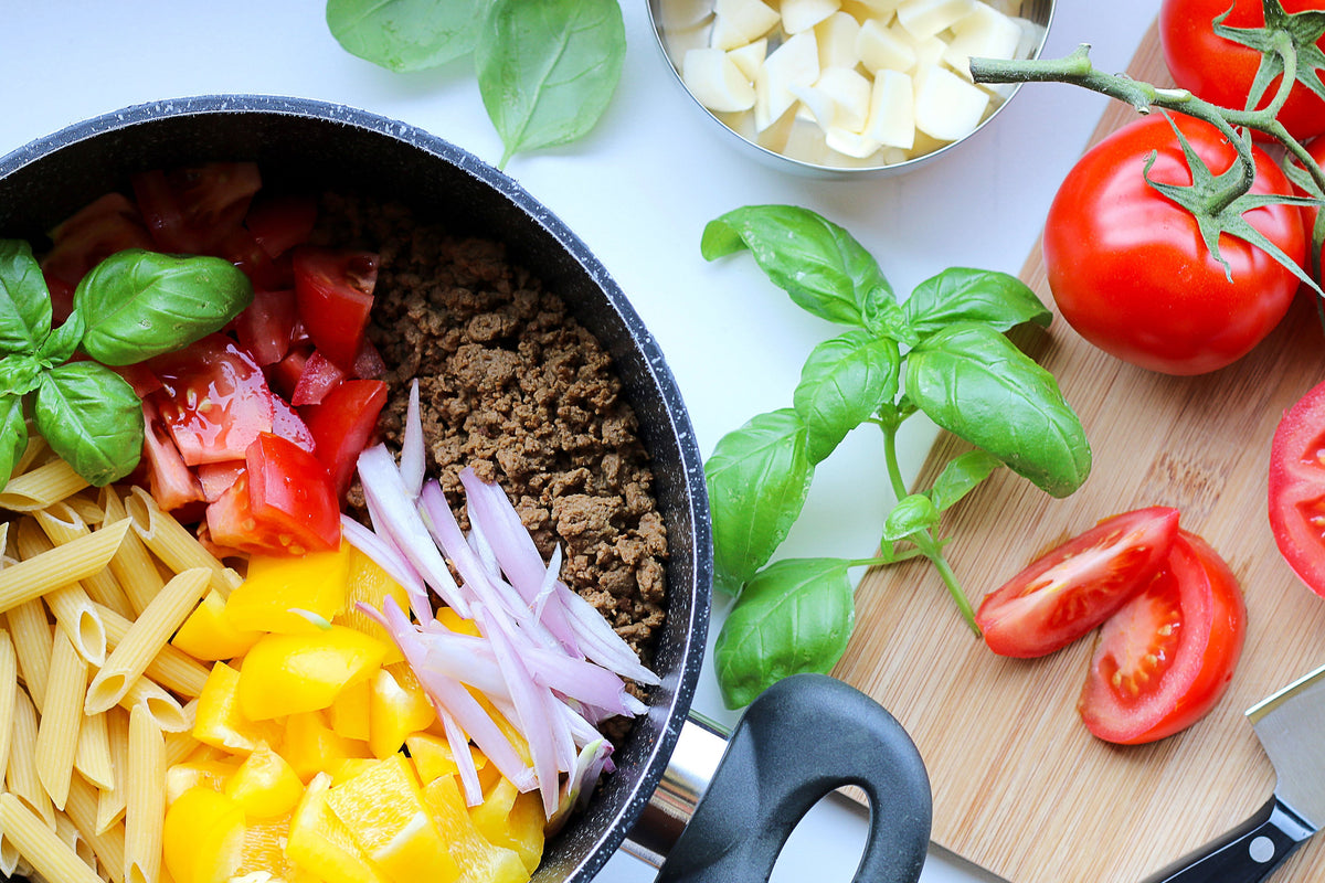 La cucina è il centro di molte attività domestiche, uno degli ambienti più usati della casa. Rendila accogliente e funzionale con i prodotti in vendita su tuttochic.live