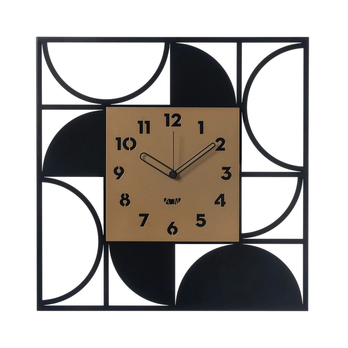L'Orologio da parete in metallo Glam moderno e minimalista.  Dimensioni: 50 x 50H cm Alimentazione: Batteria tipo AA (inclusa) Prodotto in Italia. In negozio e online su tuttochic.live