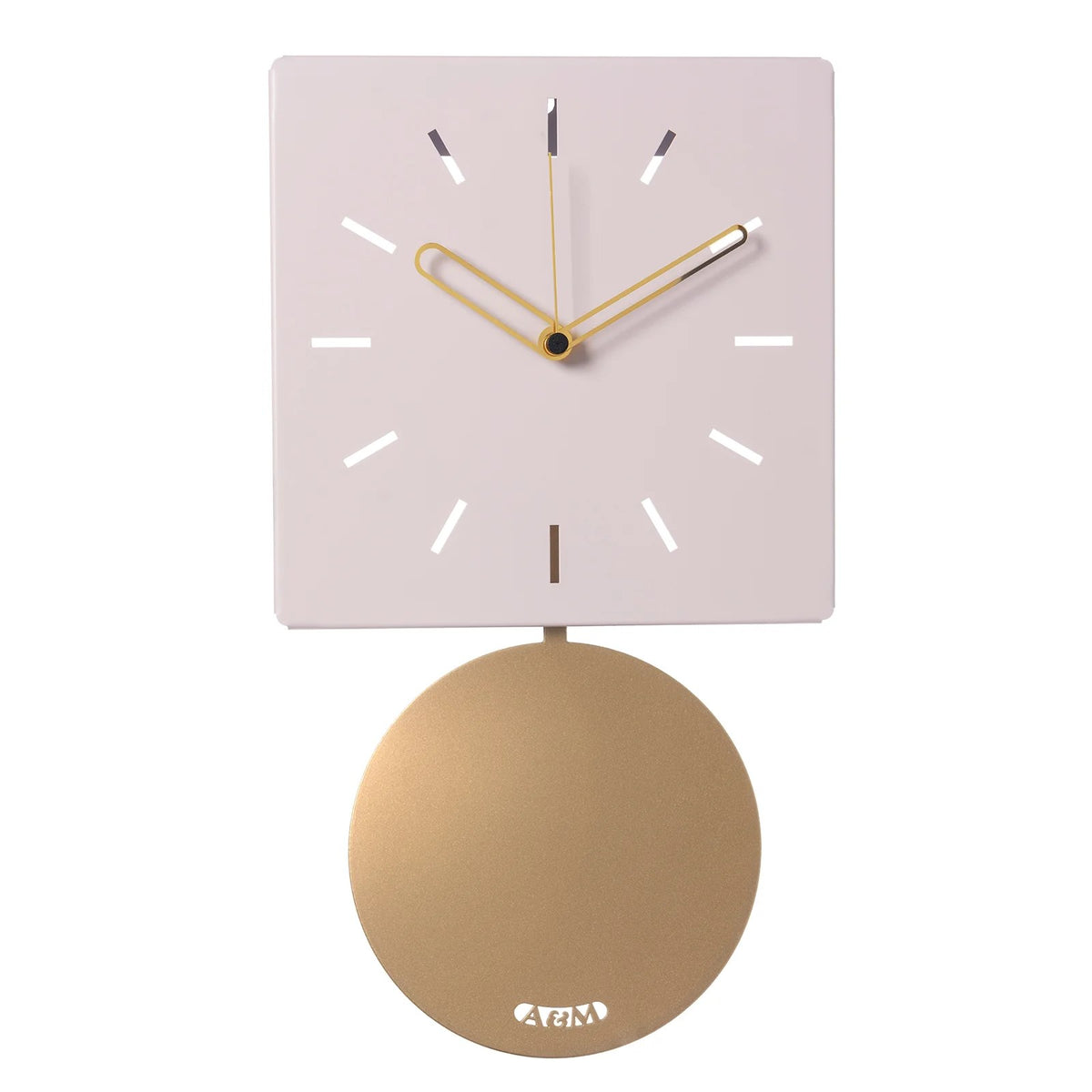 Orologio da parete Grace in metallo, il quadrante quadrato e il pendolo rotondeggiante, questo orologio offre una combinazione di colori pastello delicati e accoglienti. Dimensioni: 24 x 43,5 cm di altezza (profondità 4 cm). In negozio e online su tuttochic.live