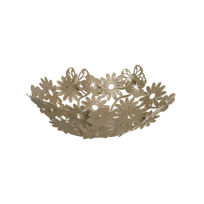Ispirato alla natura e alla Primavera, il centro tavola piccolo Margherite con le sue farfalle ed i suoi tipici fiori primaverili in ferro è l’elemento perfetto per decorare una tavola vuota, in maniera allegra ed originale! Dimensioni: diametro 32 x 8H cm Materiale: metallo. In negozio e online su tuttochic.live