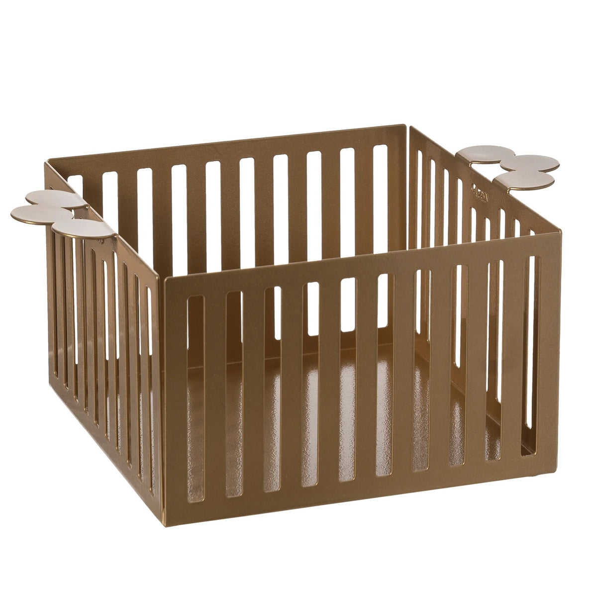 Il Cestino Old è il perfetto mix di funzionalità e stile. Realizzato in metallo colorato, può essere utilizzato come contenitore per il pane o come fruttiera/centrotavola. Dimensioni: 28 x 20 x 12 H. In negozio e online su tuttochic.live