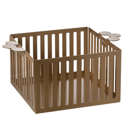 Il Cestino Old è il perfetto mix di funzionalità e stile. Realizzato in metallo colorato, può essere utilizzato come contenitore per il pane o come fruttiera/centrotavola. Dimensioni: 28 x 20 x 12 H. In negozio e online su tuttochic.live
