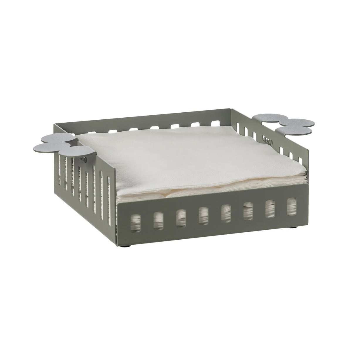 Portatovaglioli grande Old di Arti e Mestieri. Realizzato in metallo colorato e adornato con eleganti maniglie laterali, è perfetto per conferire un tocco di raffinatezza tipico della collezione Old. Dimensioni: 25 x 17 x 6 H cm. In negozio e online su tuttochic.live