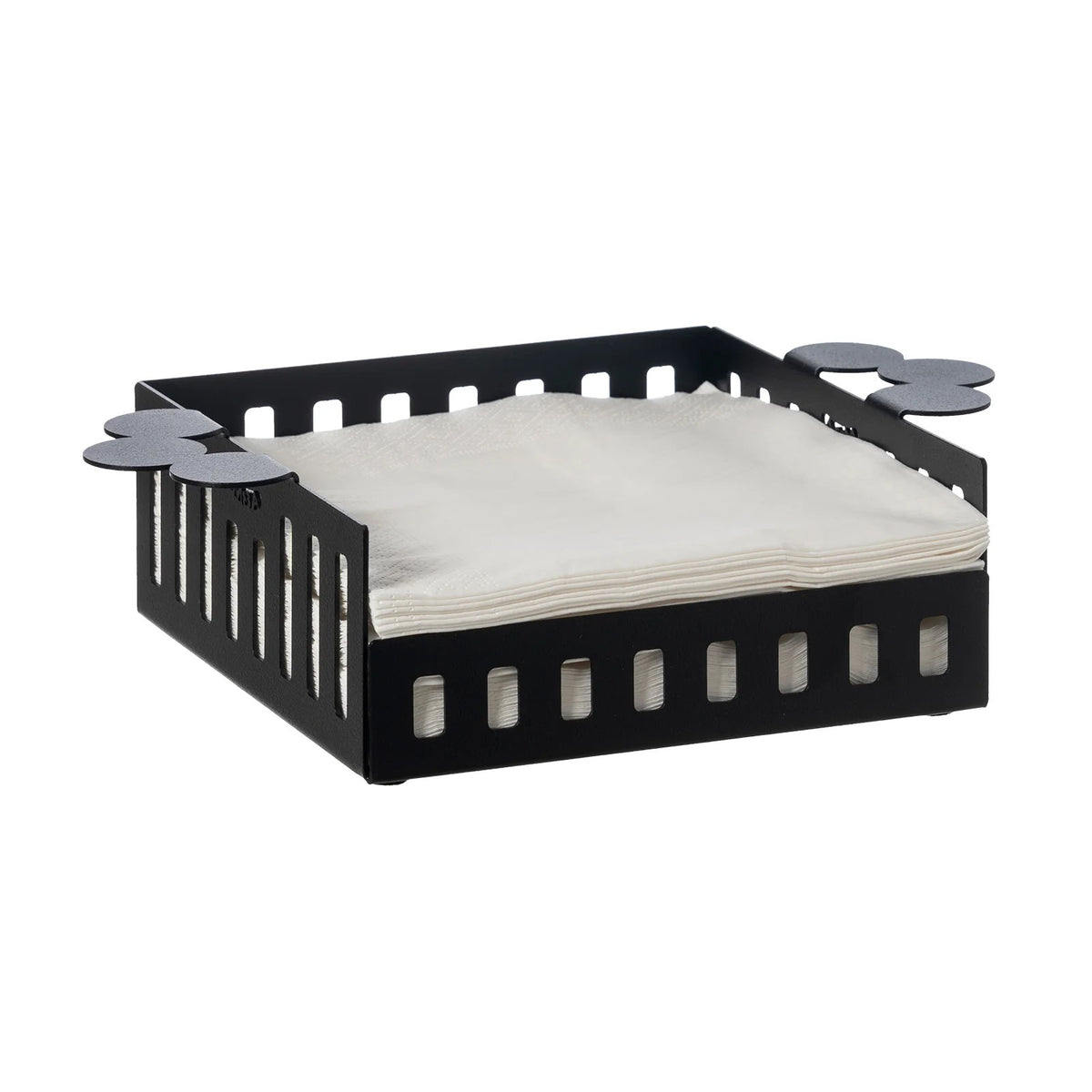 Portatovaglioli grande Old di Arti e Mestieri. Realizzato in metallo colorato e adornato con eleganti maniglie laterali, è perfetto per conferire un tocco di raffinatezza tipico della collezione Old. Dimensioni: 25 x 17 x 6 H cm. In negozio e online su tuttochic.live